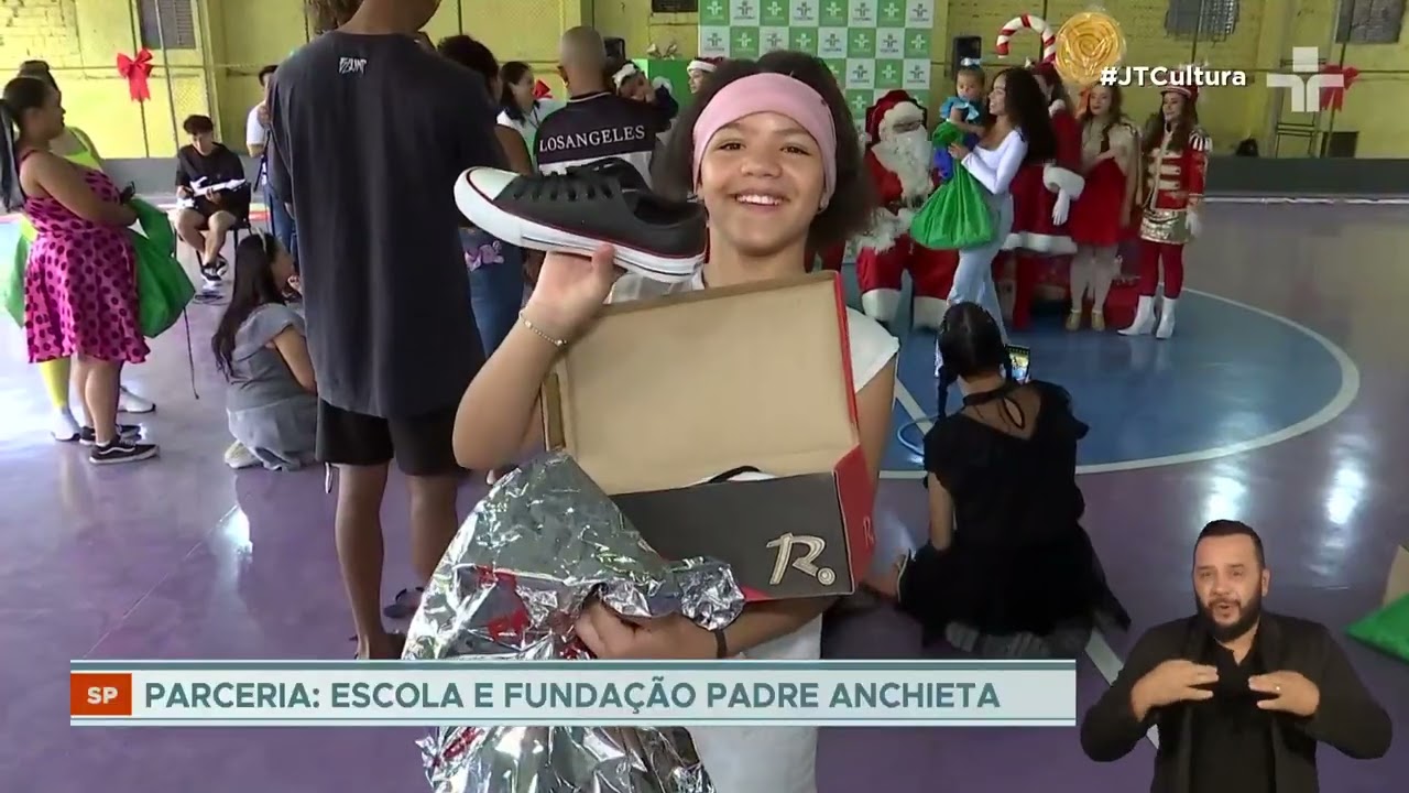 Natal solidário leva alegria a crianças de escola pública na Brasilândia em São Paulo