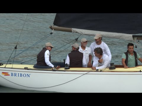 El Rey Juan Carlos I regresa al puerto tras su primera jornada en altamar