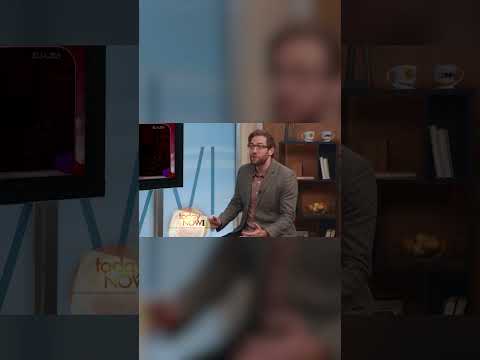 Romantic Boyfriend Surprises Girlfriend With Valentine’s Day Love Labyrinth