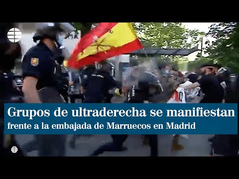 Grupos de extrema derecha se manifiestan frente a la embajada de Marruecos en Madrid