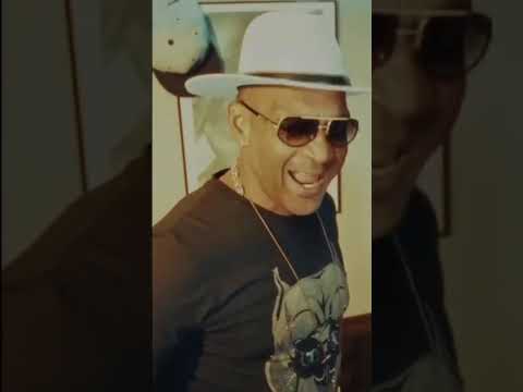 (VIERNES ) , es el nombre de esta canción