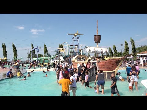 Managua: familias despiden la semana santa refrescándose en el parque acuático