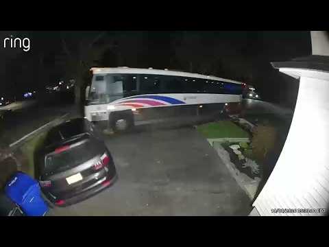 NJ Transit bus <strong>crashes</strong> into house, caught <strong>on</strong> camera