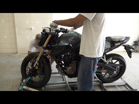 unboxing HONDA CB500F naked motorcycle 2023