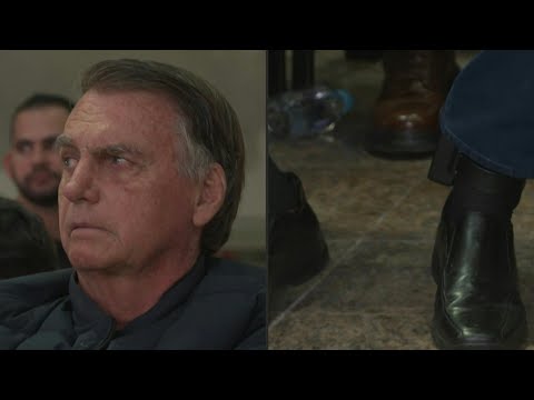 Bolsonaro attends mass on the outskirts of Brasilia wearing ankle monitor | AFP