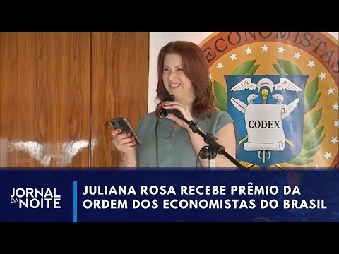 Colunista Juliana Rosa recebe o prêmio de jornalista econômico de 2024