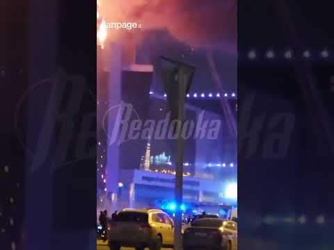 Attentato a Mosca, il tetto del Crocus City Hall rischia di crollare dopo la sparatoria