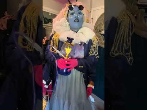 Who are you?! Alice in wonderland costume #halloween #alicetuturial #caterpillar
