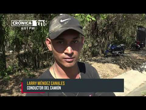 Vuelco de camión cargado de piedras canteras en Ctra. Vieja a León - Nicaragua