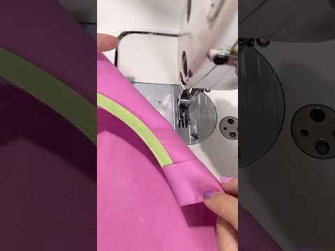 Sew the collar neatly and cleanly. #sewing #sewinghacks