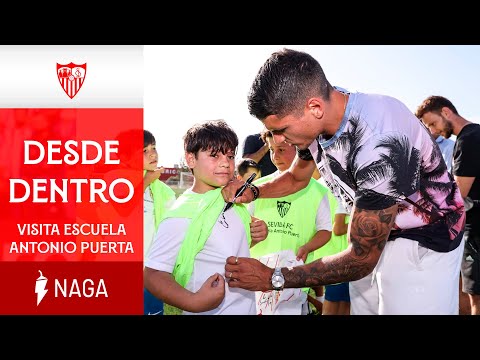 La visita de los jugadores del Sevilla FC a la Escuela Antonio Puerta