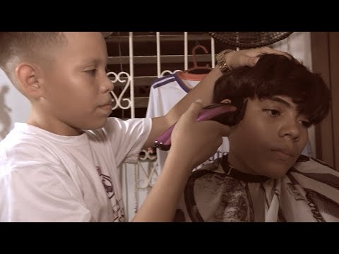 Niño de 12 años instala su propia barbería en Managua