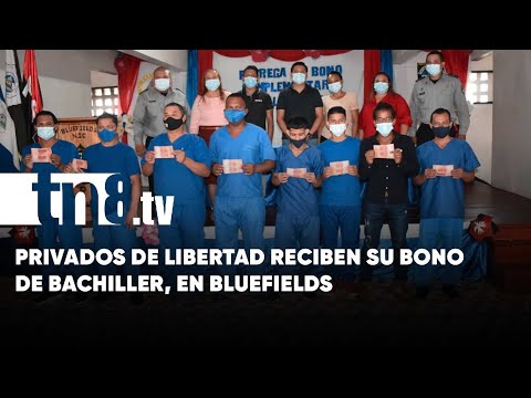 Privados en Bluefields que culminaron su secundaria recibieron su bono de bachiller - Nicaragua