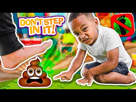 Family PLAY DON'T STEP IN IT! / Avoid The Poo!