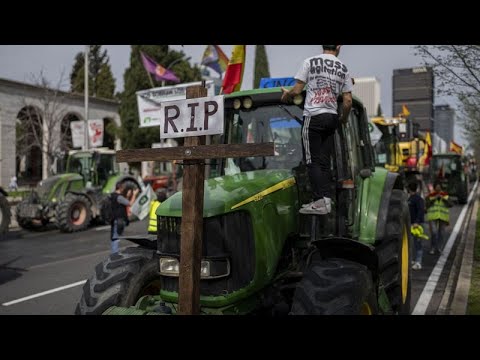 Πορεία αγροτών με τρακτέρ στη Μαδρίτη