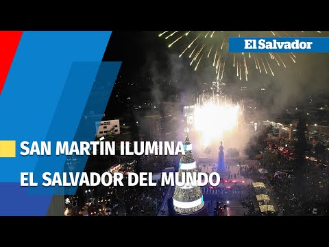 El árbol navideño más grande de El Salvador iluminó el 2020