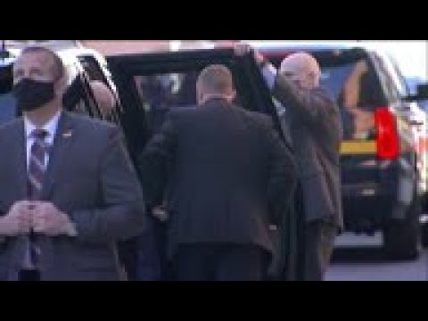Biden arrives at theater after naming health team