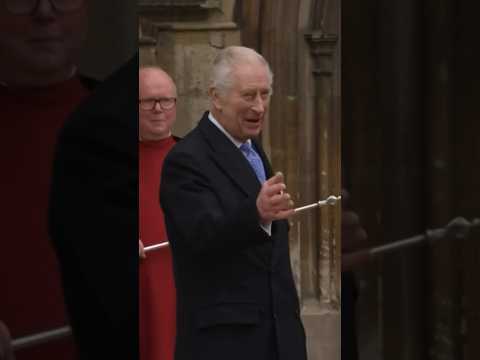 El rey #CarlosIII reaparece, tras anunciarse que padece cáncer, para presidir la misa de Pascua