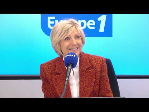 Retour sur les cinquante ans de carrière d'Évelyne Dhéliat, présentatrice de télévision française