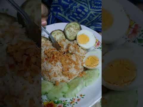 ข้าวคลุกน้ำพริกน้ำพริกอกไก่