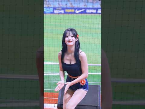 ssg랜더스 정설아치어리더 불꽃투혼 1 <strong>응원</strong> 직캠 #shorts #정설아 #치어리더 #<strong>응원</strong> #공연 #직캠 #영상 #ssg랜더스
