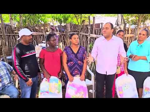 Salvador Holguín hace entrega de canastillas a embarazadas de su provincia Dajabón
