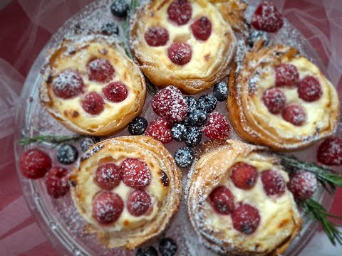 Serniczkowe tarty z malinami