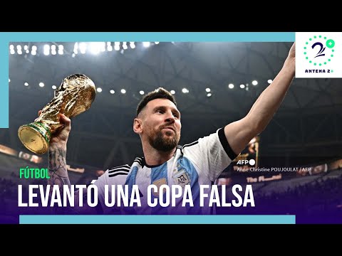 Messi levantó una copa falsa tras ganar el Mundial