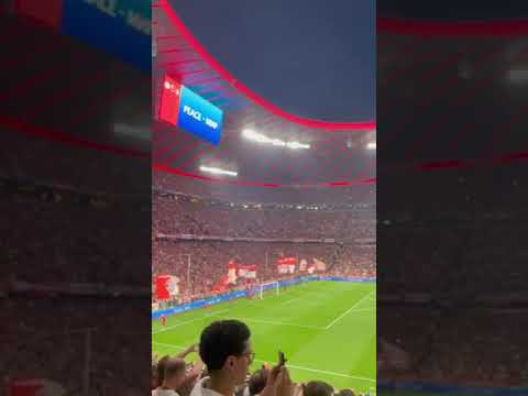 ? El homenaje a BECKENBAUER en el Allianz Arena antes del Bayern - Real Madrid es ESPECTACULAR