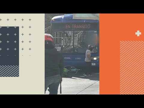 Día de furia: Chofer de bus RED aplastó bicicleta y casi atropella a ciclista