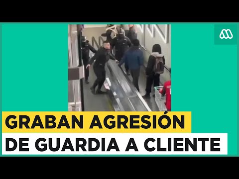 Graban agresión de guardia a un cliente al interior de un mall
