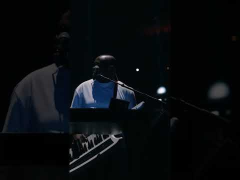 SHANA Live at the 02 Arena with Blackcoffee #keytar #blackcoffee #Shoba