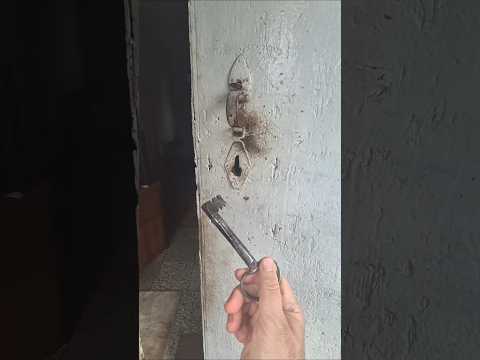 Teyzemizin kapi anahtarini sizede göstermek istedim #anahtar #nostalji #antika #shorts #viral #fyp