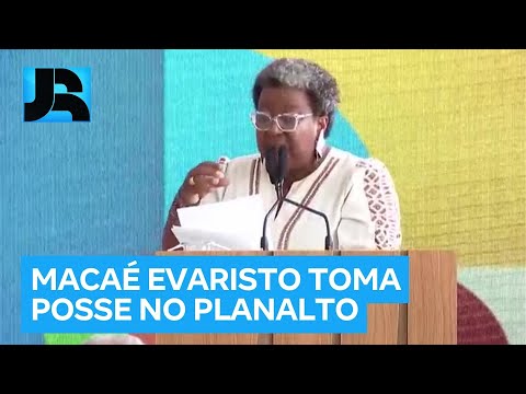 Macaé Evaristo toma posse como ministra dos Direitos Humanos em cerimônia no Palácio do Planalto