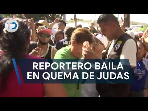 Reportero baila con señora en la quema de Judas