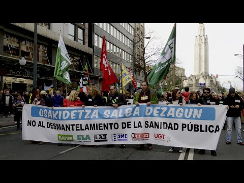 Miles de personas denuncian en las capitales vascas el desmantelamiento de Osakidetza