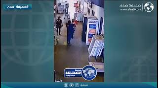 سيدة تضرب عامل حاول الاقتراب منها