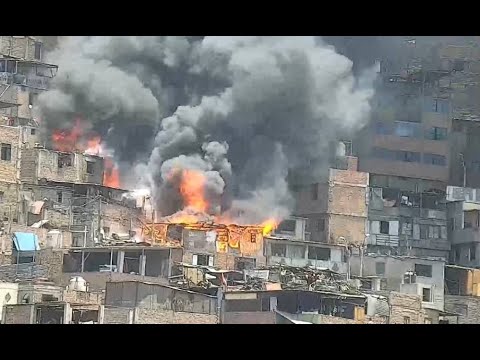El Agustino: Vivienda se prende en llamas tras aparente explosión de balón de gas