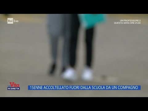 15enne accoltellato fuori dalla scuola da un compagno - La vita in diretta 05/12/2023