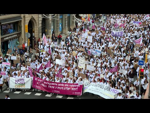 Unos 3.000 trabajadores del ICS protestan en Barcelona contra el preacuerdo y exigen mejoras