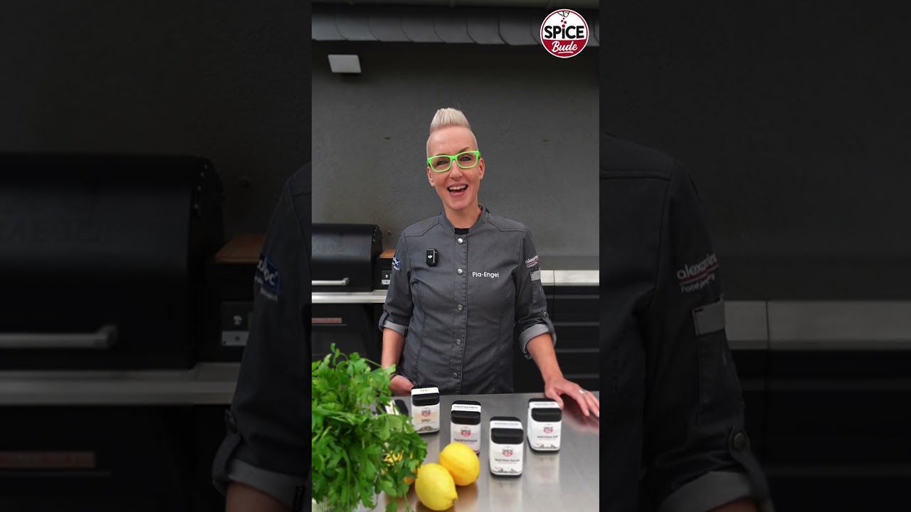 Pia Engel Nixon kennt sich aus! Und in diesem Reel verrät sie uns ihre absoluten Top 3 Gerichte, die auf keinem Grill fehlen dürfen. 🥩🌽🐟

Mit ihren Tipps gelingt dir garantiert das perfekte BBQ! Schau rein und lass dich inspirieren. Was ist dein liebstes Grillgericht? Schreib es uns in die Kommentare! 👇

#Grillen #BBQ #PiaEngelNixon #Spicebude #GrillProfis #Grilltipps #Top3 #Foodie #LeckeresEssen #Grillenistgeil #Rezeptideen

👉 Gewürze von der Spicebude direkt online bestellen: https://spicebude.de

Wenn dir das Video gefällt, lass uns gerne ein Like da und abonniere den Kanal, um kein Highlight mehr zu verpassen! 👍

📺 Abonniere hier: https://www.youtube.com/@spicebude

Folge uns auch auf Social Media:
 📸 Instagram: https://www.instagram.com/spicebude/
🎵 Tiktok: https://www.tiktok.com/@spicebude

GÖNN DIR und viel Spaß beim Nachkochen! 😊