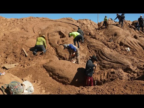 Bolivian artists make sand sculptures to celebrate Easter | AFP