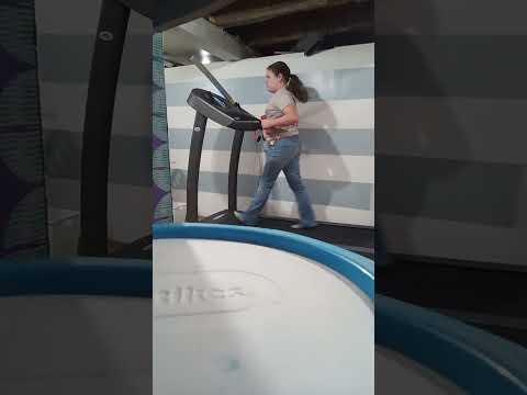 𝐿𝑎̀ 𝑗𝑒 𝑠𝑢𝑖𝑠 𝑢𝑛𝑒 𝑓𝑖𝑙𝑙𝑒 𝑜𝑢 𝑢𝑛 𝑔𝑎𝑟𝑐̧𝑜𝑛