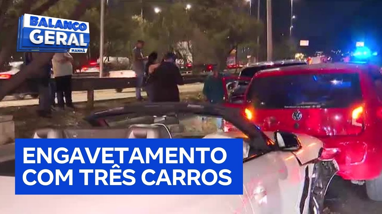 Atropelamento provoca engavetamento com três carros na Marginal Tietê em São Paulo