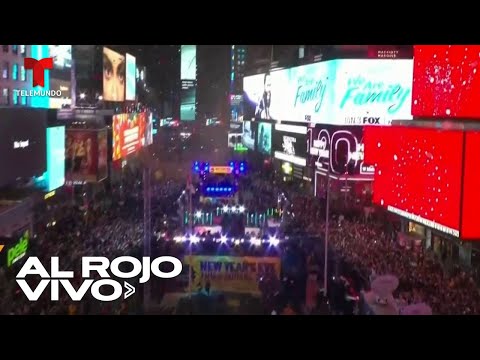 Miles de personas se reúnen en Times Square para dar la bienvenida al 2024