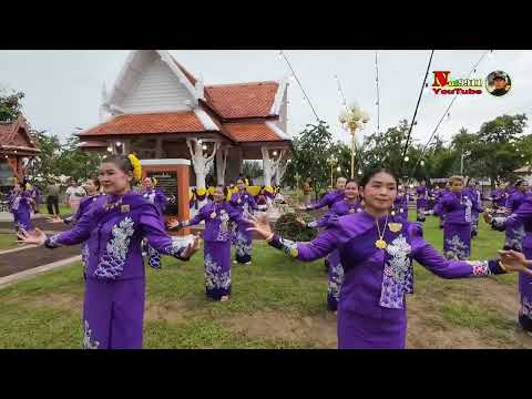 งานพระธาตุสวีนางรำแต่งชุดสีม่