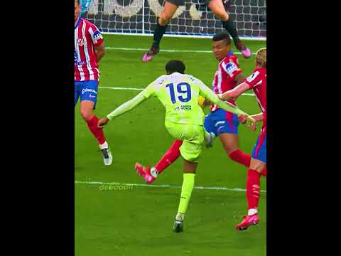Yamal Loves Deflecting Shots 😅😍