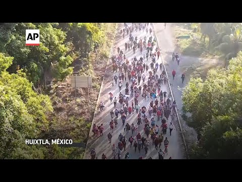 Migrantes que caminan por sur de México piden más oportunidades para quienes huyen de la pobreza