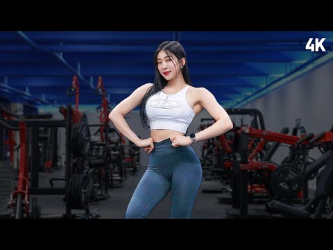 우유빛깔 피부로 유명한 '여신몸매' 그녀와 어깨운동🔥