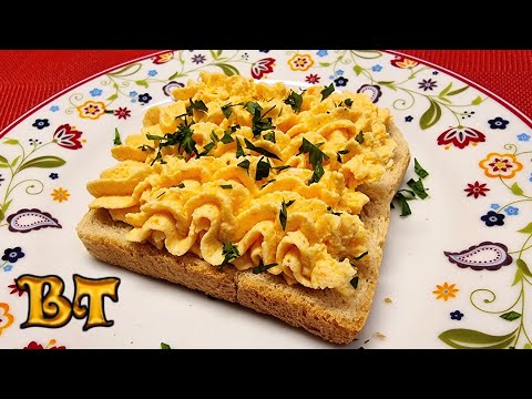 Супер намазка на хлеб с крабовыми палочками, яйцами и икрой с копчёным лососем. Быстро и вкусно 😍